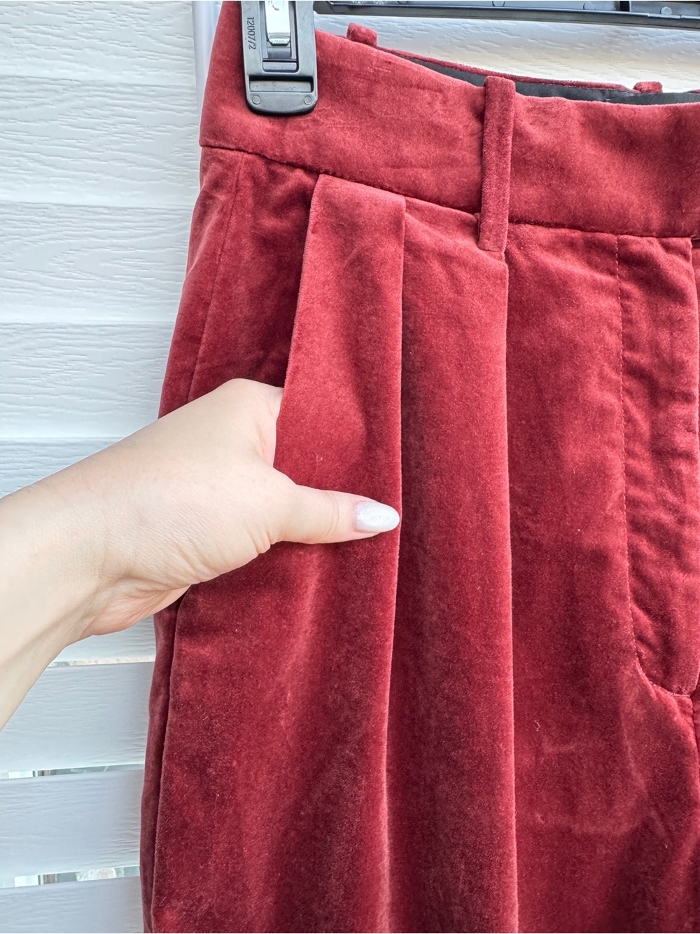 Banana Republic Women’s 4 Burgundy Velvet Wide Leg High Rise Pleated Pants - Picture 2 of 12